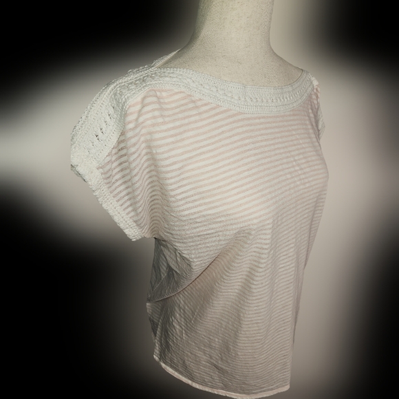 Rose and Olive Striped Pink and White with Crochet Detail Women's Casual Top Lg - Picture 4 of 11